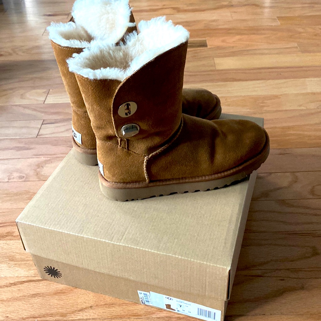 Ugg Short Turn Lock Size 7